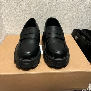 Illyria Black Platform Loafers